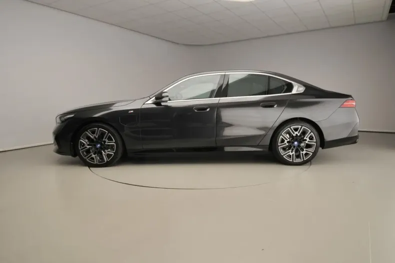 BMW 530 din 2025 cu 13.000 km - oferta BMW146392 - foto 2