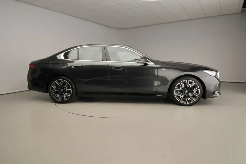 BMW 530 din 2025 cu 13.000 km - oferta BMW146392 - foto 4