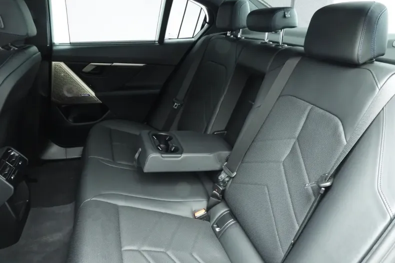 BMW 530 din 2025 cu 13.000 km - oferta BMW146392 - foto 8