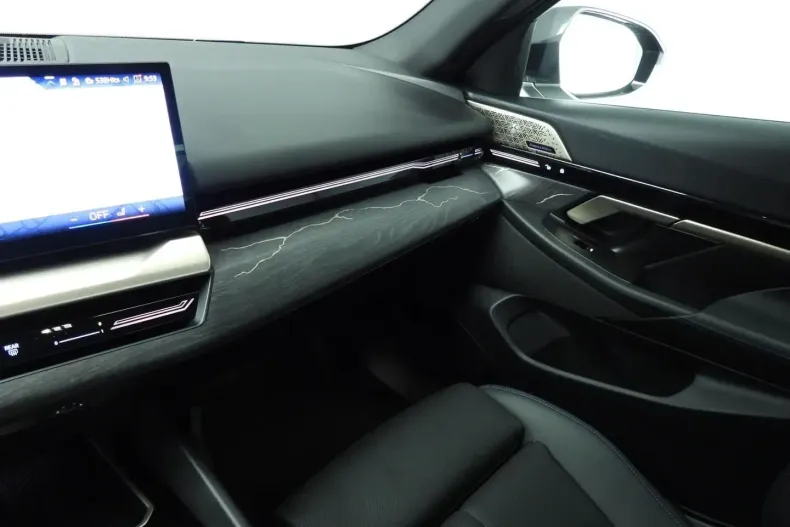 BMW 530 din 2025 cu 13.000 km - oferta BMW146392 - foto 34