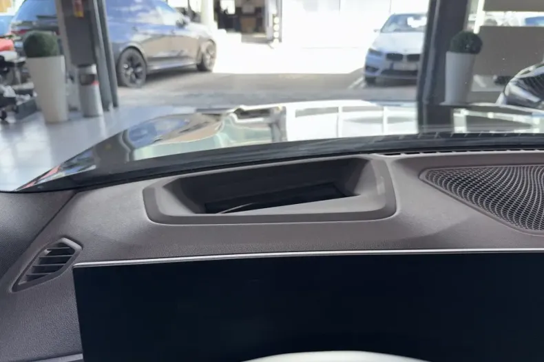 BMW 320 din 2024 cu 16.026 km - oferta BMW146419 - foto 14