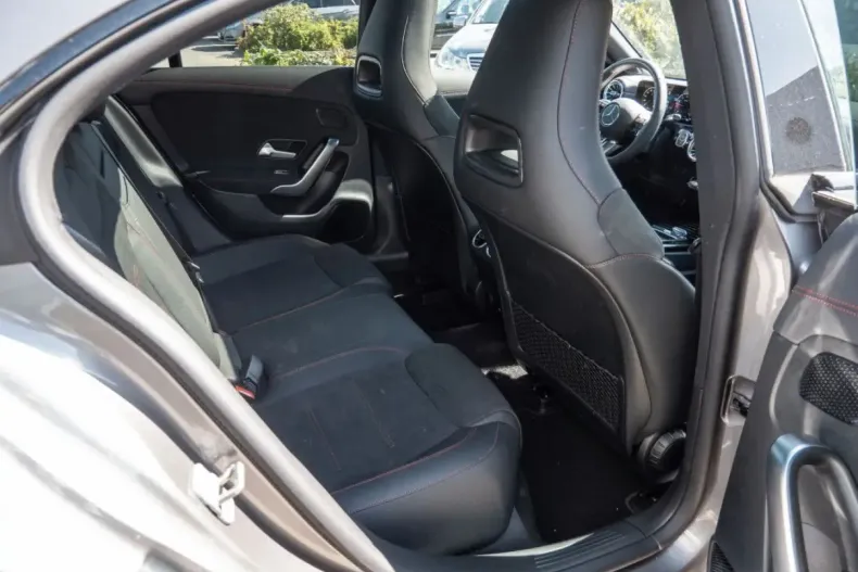 Mercedes-Benz CLA 180 din 2025 cu 12.000 km - oferta MER146462 - foto 4