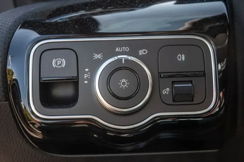 Mercedes-Benz CLA 180 din 2025 cu 12.000 km - oferta MER146462 - foto 15