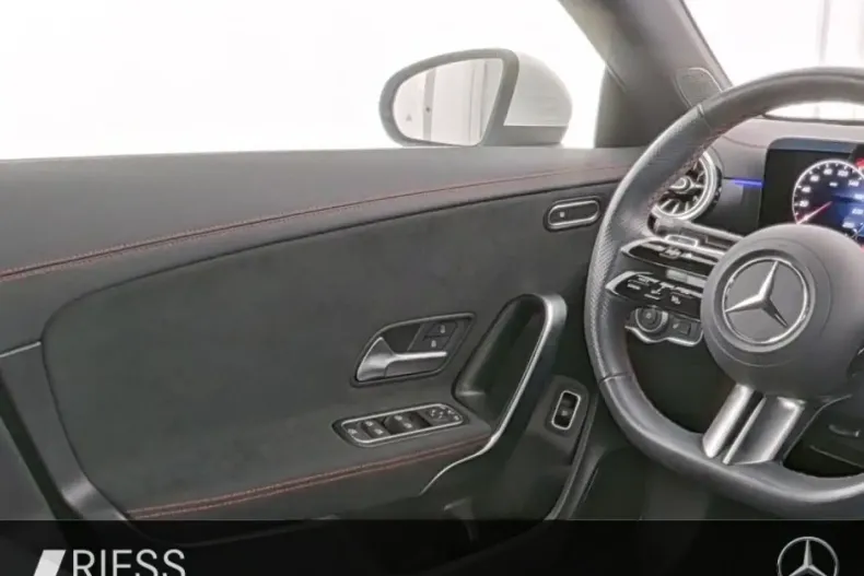 Mercedes-Benz CLA 200 din 2024 cu 23.675 km - oferta MER146464 - foto 8