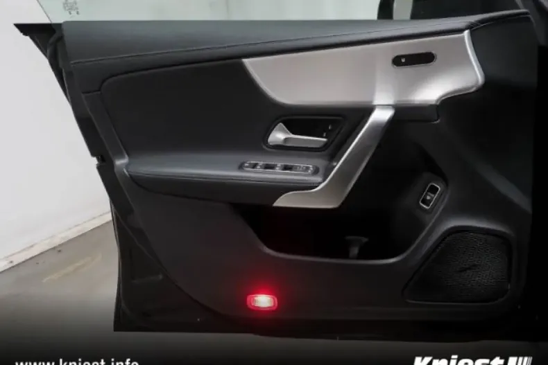 Mercedes-Benz CLA 180 din 2023 cu 41.237 km - oferta MER146467 - foto 5