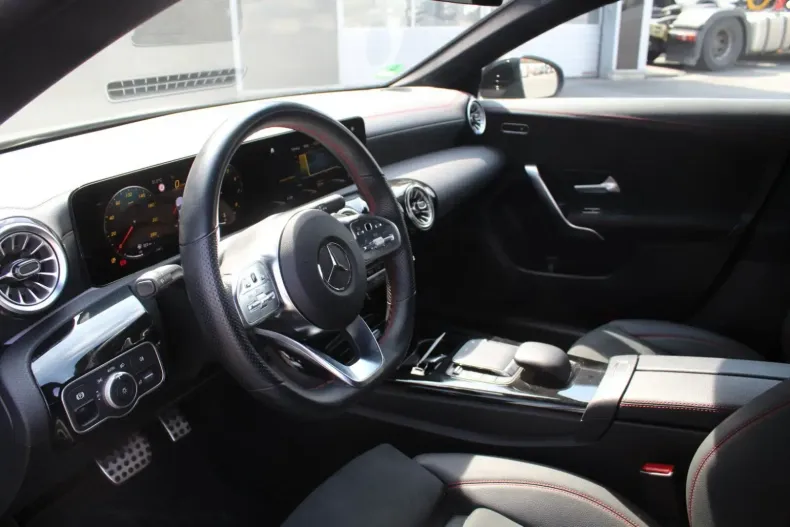 Mercedes-Benz CLA 200 din 2023 cu 43.900 km - oferta MER146468 - foto 5