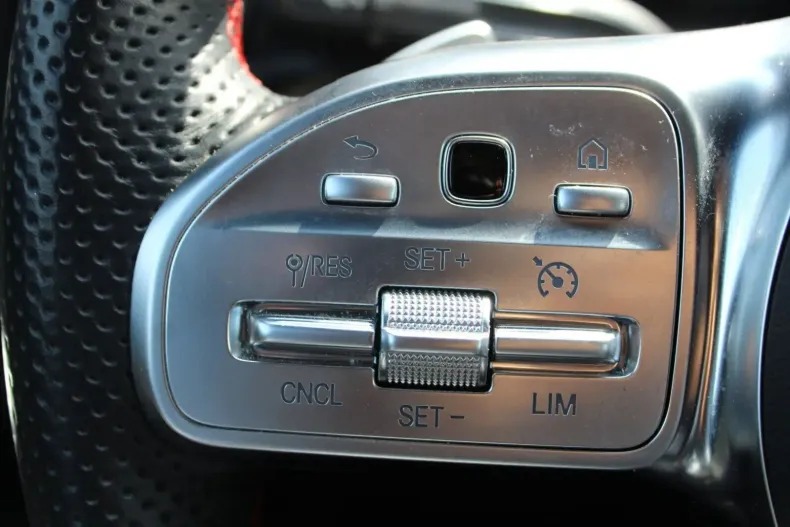 Mercedes-Benz CLA 200 din 2023 cu 43.900 km - oferta MER146468 - foto 11