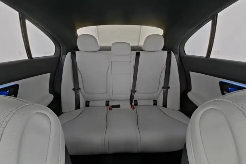 Mercedes-Benz C 300 din 2024 cu 14.863 km - oferta MER146470 - foto 3