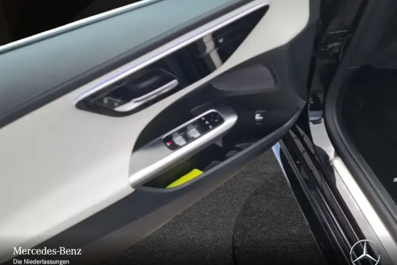 Mercedes-Benz C 300 din 2024 cu 8.757 km - oferta MER146476 - foto 6