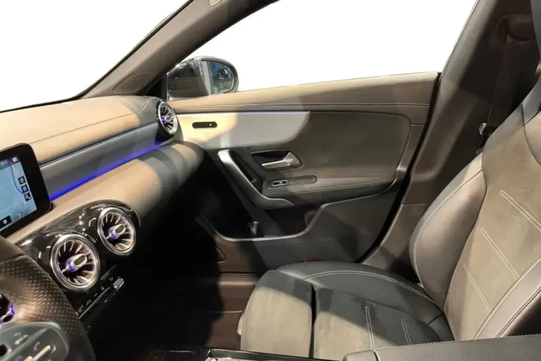 Mercedes-Benz CLA 250 din 2020 cu 103.058 km - oferta MER146485 - foto 4