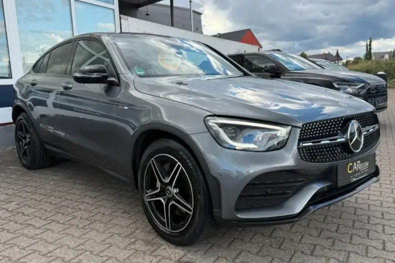 Mercedes-Benz GLC 300 din 2020 cu 71.900 km - oferta MER146495 - foto 1