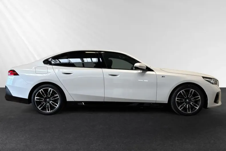 BMW 520 din 2024 cu 13.659 km - oferta BMW146496 - foto 1