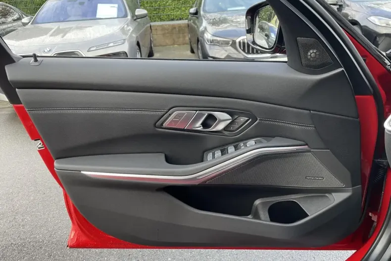 BMW 330 din 2024 cu 5.700 km - oferta BMW146520 - foto 19