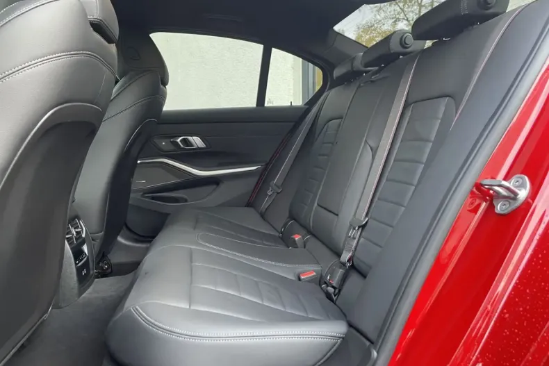 BMW 330 din 2024 cu 5.700 km - oferta BMW146520 - foto 31