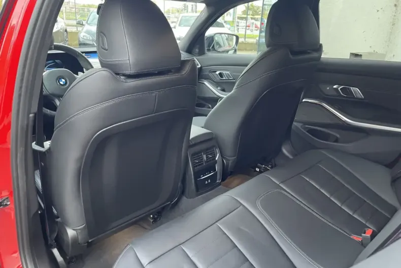 BMW 330 din 2024 cu 5.700 km - oferta BMW146520 - foto 32