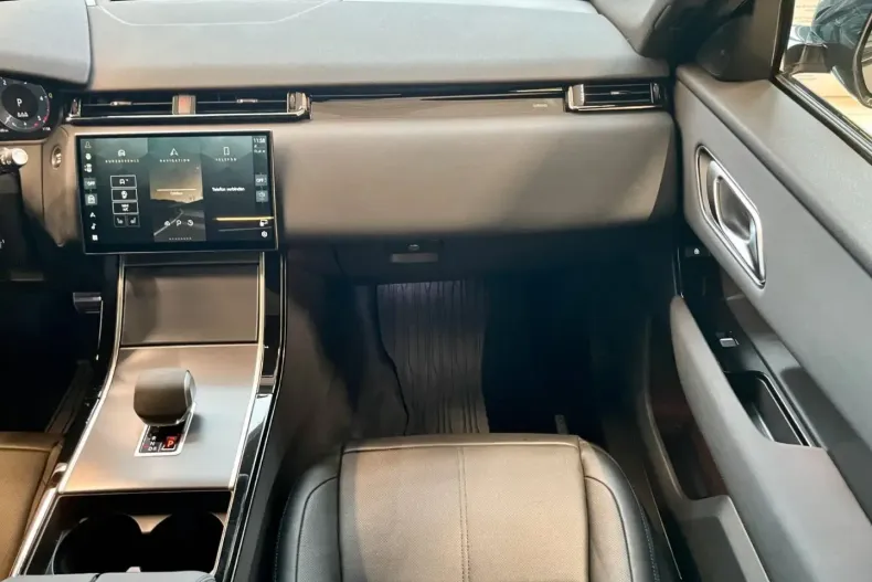 Land Rover Range Rover Velar din 2023 cu 7.863 km - oferta LAN146575 - foto 13