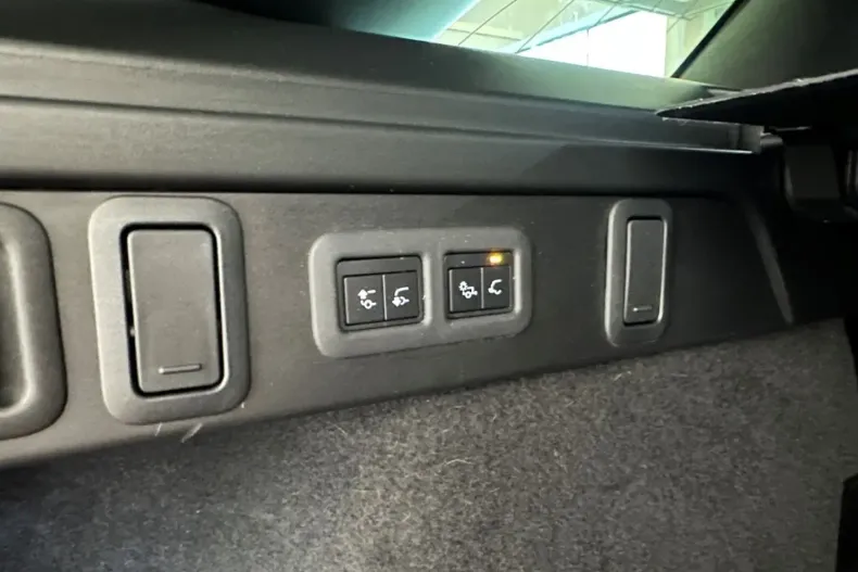 Land Rover Range Rover Velar din 2023 cu 14.900 km - oferta LAN146577 - foto 22