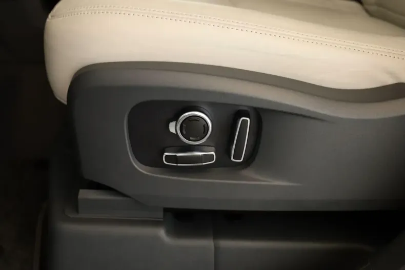 Land Rover Defender din 2023 cu 32.600 km - oferta LAN146580 - foto 9