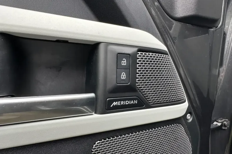 Land Rover Defender din 2023 cu 53.969 km - oferta LAN146594 - foto 14