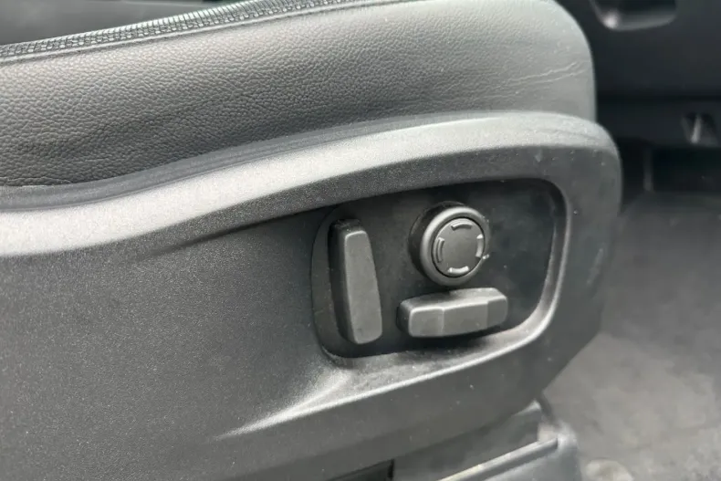 Land Rover Defender din 2023 cu 53.969 km - oferta LAN146594 - foto 19