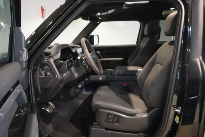 Land Rover Defender din 2023 cu 25.000 km - oferta LAN146595 - foto 4