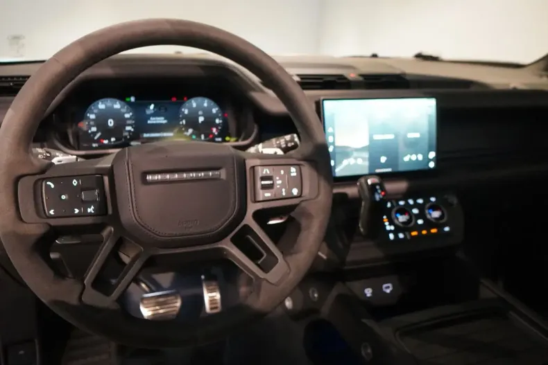 Land Rover Defender din 2023 cu 25.000 km - oferta LAN146595 - foto 6