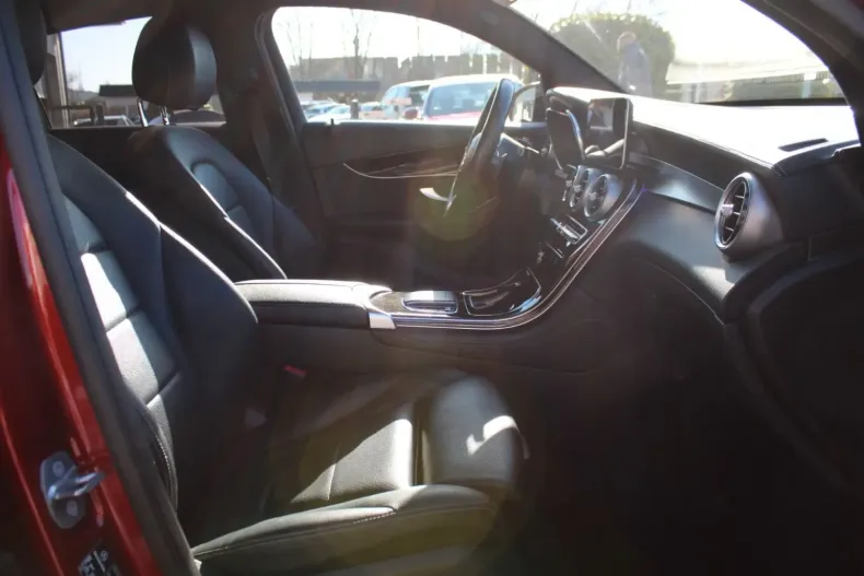 Mercedes-Benz GLC 300 din 2020 cu 80.000 km - oferta MER146630 - foto 8