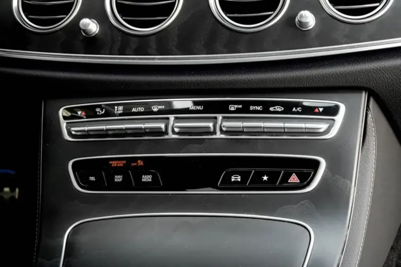 Mercedes-Benz E 300 din 2022 cu 78.014 km - oferta MER146673 - foto 12