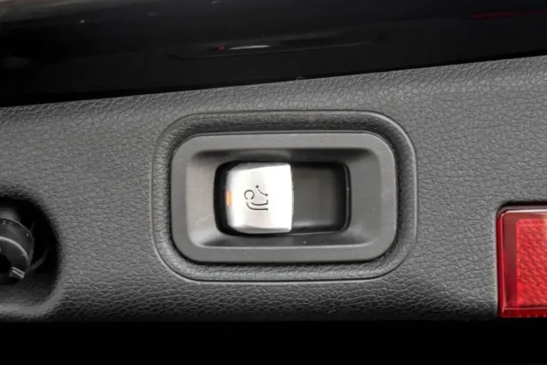 Mercedes-Benz E 300 din 2022 cu 78.014 km - oferta MER146673 - foto 14