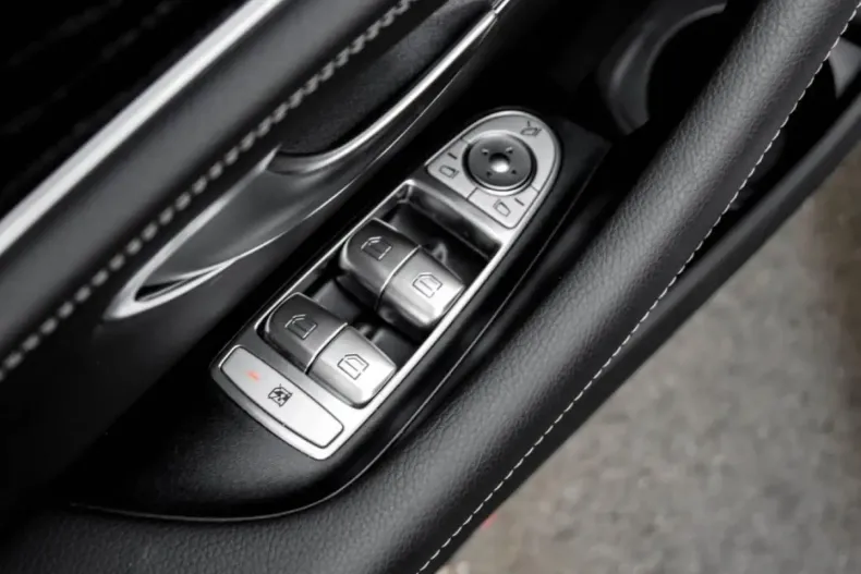 Mercedes-Benz E 300 din 2022 cu 78.014 km - oferta MER146673 - foto 15