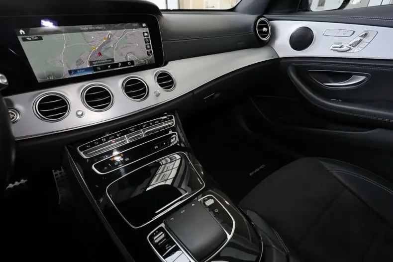 Mercedes-Benz E 300 din 2022 cu 82.190 km - oferta MER146674 - foto 9