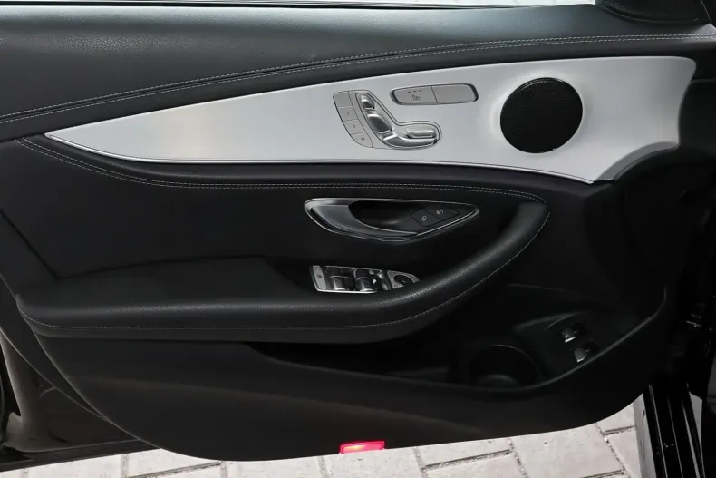 Mercedes-Benz E 300 din 2022 cu 82.190 km - oferta MER146674 - foto 11