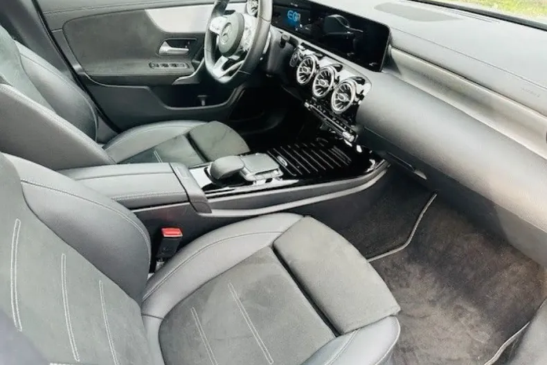 Mercedes-Benz CLA 250 din 2022 cu 43.000 km - oferta MER146676 - foto 6