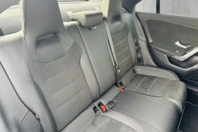 Mercedes-Benz CLA 250 din 2022 cu 43.000 km - oferta MER146676 - foto 10