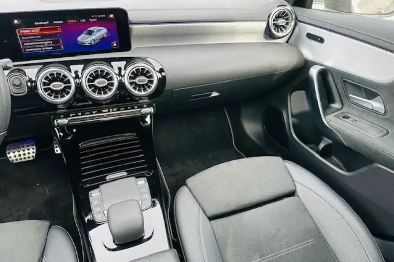 Mercedes-Benz CLA 250 din 2022 cu 43.000 km - oferta MER146676 - foto 26