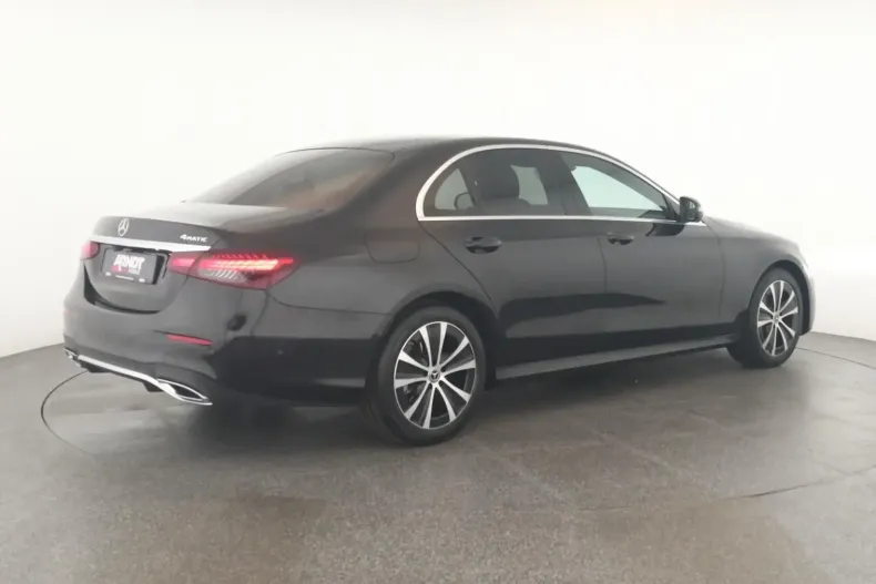 Mercedes-Benz E 200 din 2023 cu 35.990 km - oferta MER146677 - foto 2