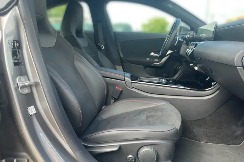 Mercedes-Benz CLA 180 din 2024 cu 18.786 km - oferta MER146679 - foto 7