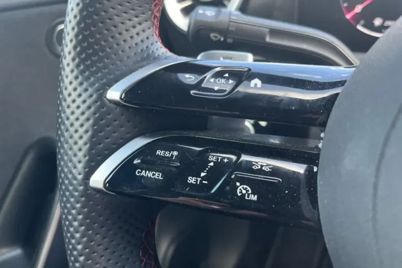 Mercedes-Benz CLA 180 din 2024 cu 18.786 km - oferta MER146679 - foto 19