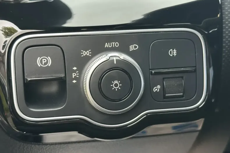 Mercedes-Benz CLA 250 din 2024 cu 14.912 km - oferta MER146691 - foto 13