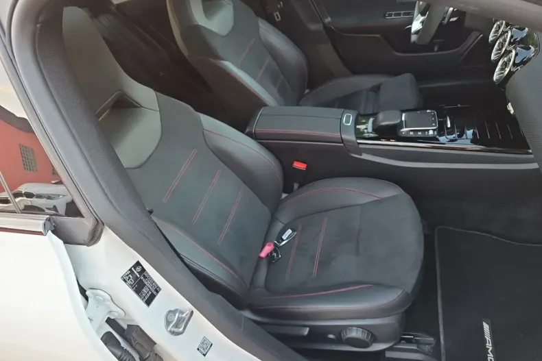 Mercedes-Benz CLA 250 din 2022 cu 50.000 km - oferta MER146692 - foto 11