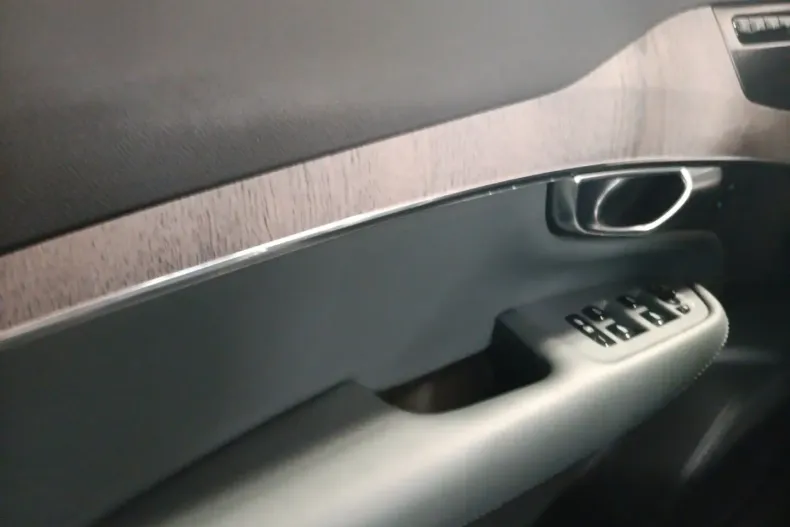 Volvo XC90 din 2024 cu 5.900 km - oferta VOL146706 - foto 13