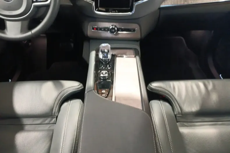 Volvo XC90 din 2024 cu 5.900 km - oferta VOL146706 - foto 14