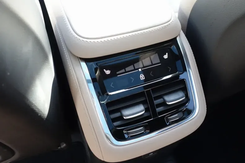 Volvo XC90 din 2024 cu 15.200 km - oferta VOL146711 - foto 19