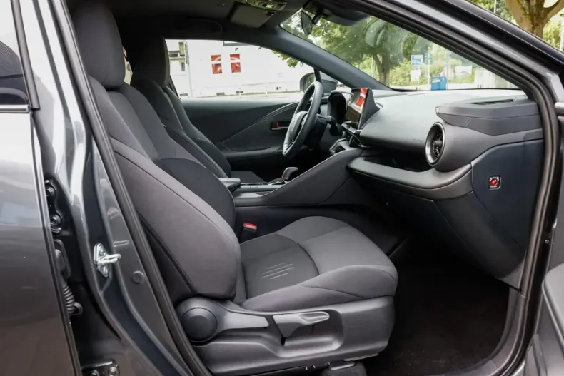 Toyota C-HR din 2024 cu 25.897 km - oferta TOY146748 - foto 7