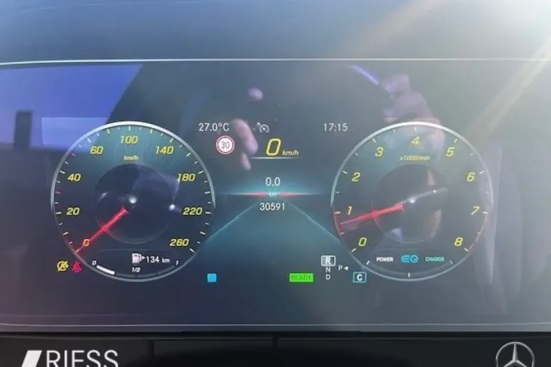 Mercedes-Benz E 200 din 2023 cu 30.590 km - oferta MER146770 - foto 12