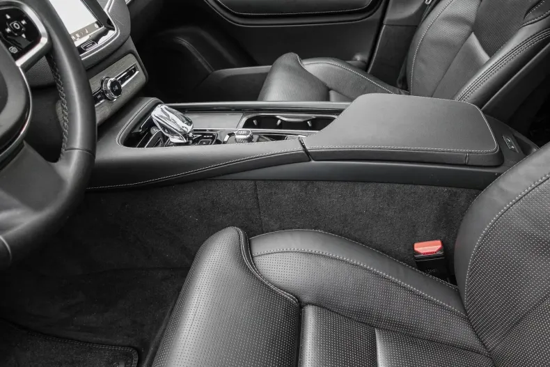 Volvo XC90 din 2023 cu 48.786 km - oferta VOL146774 - foto 12