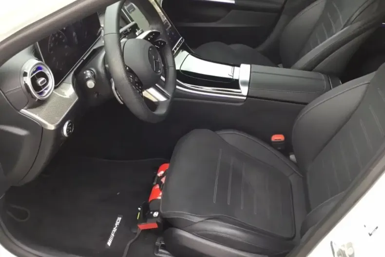 Mercedes-Benz C 300 din 2024 cu 5.258 km - oferta MER146776 - foto 2