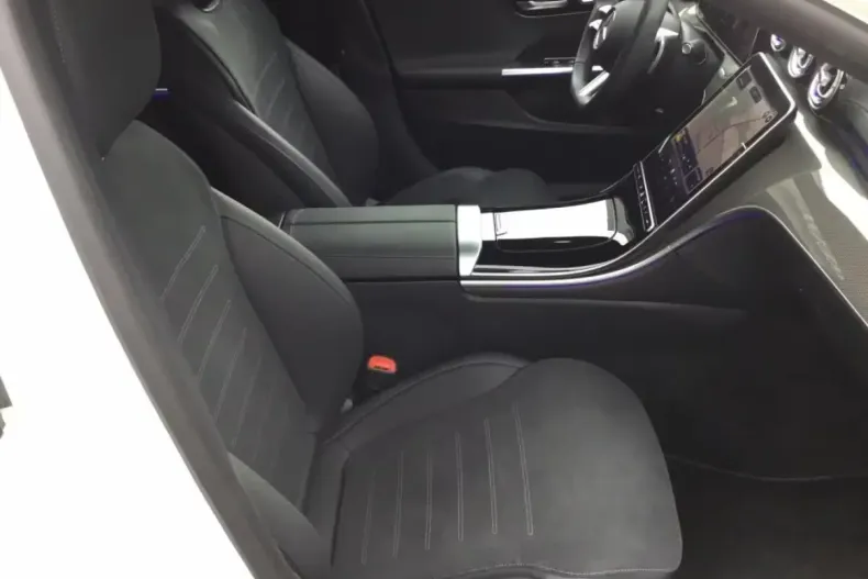 Mercedes-Benz C 300 din 2024 cu 5.258 km - oferta MER146776 - foto 3