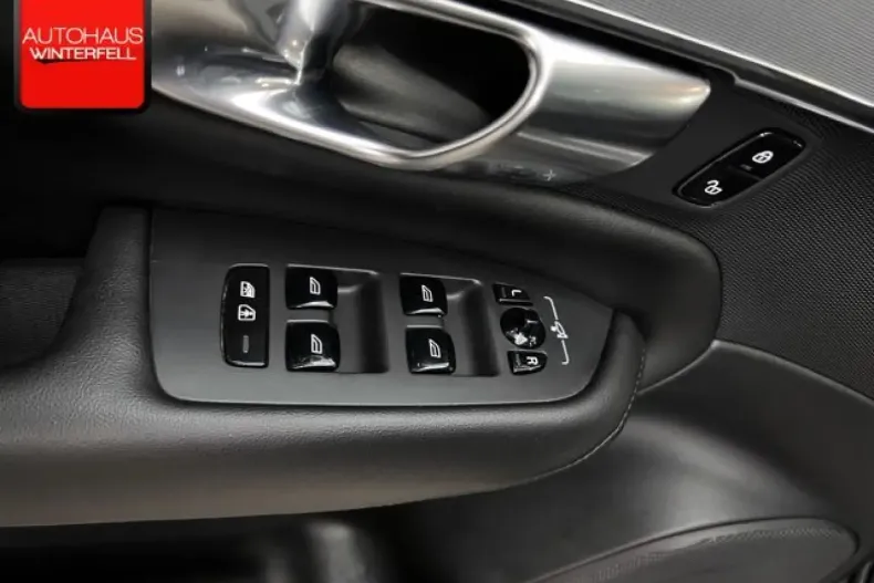 Volvo XC90 din 2023 cu 83.390 km - oferta VOL146782 - foto 24