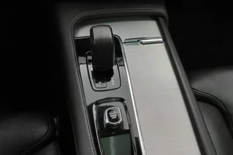 Volvo XC90 din 2023 cu 83.390 km - oferta VOL146782 - foto 25